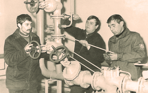 Працівники служби природного газу перевіряють технічний стан газового обладнання