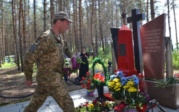 "Київоблгаз" відновлює меморіали Перемоги