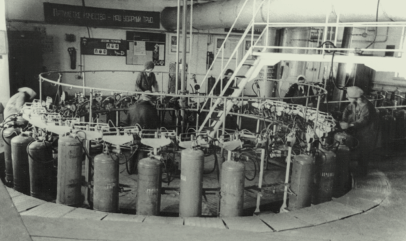 Перша в Україні діюча 24-постова карусель для наповнення балонів скрапленим газом