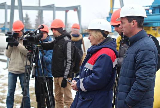 Відбір проби природного газу проводиться в присутності журналістів